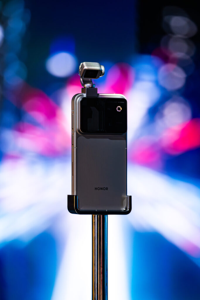 Robot Phone tvrtke HONOR privukao poglede na Venecijanskom filmskom festivalu