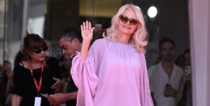 Pamela Anderson Venice bob hair