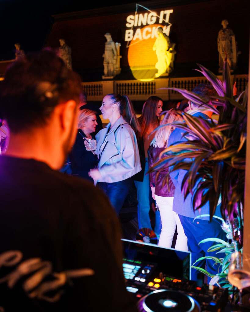Tko se krije iza maske? Otkrijte na Sing It Back Masquerade Specialu na zagrebačkom rooftopu