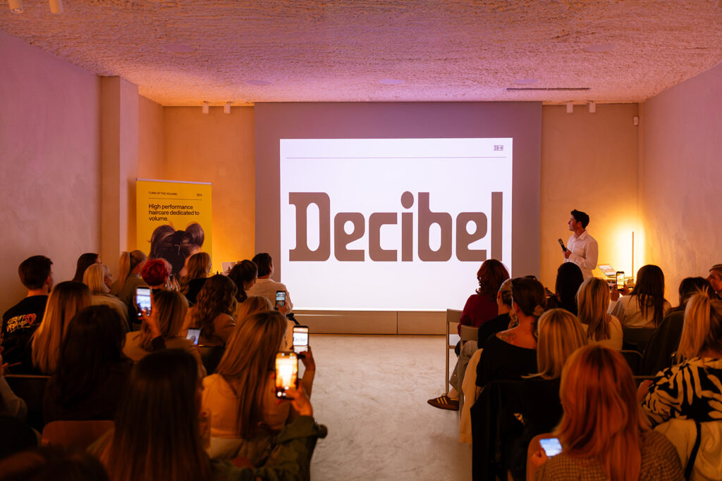 FABULA DE FORMA x DECIBEL