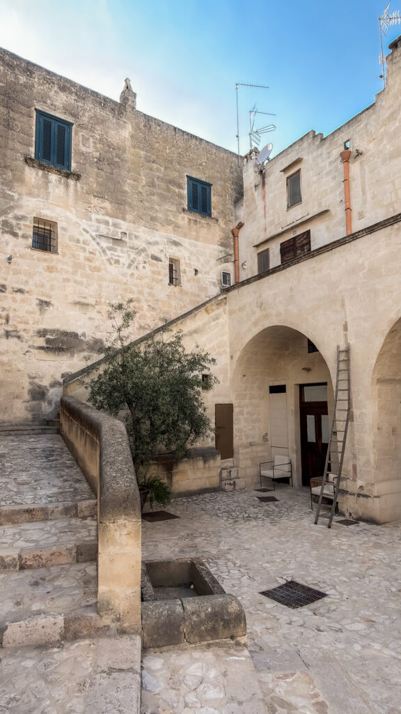 Je li ovo najromantičniji hotel u Italiji? Zavirite u luksuzne špilje Matere i hotel Corte San Pietro