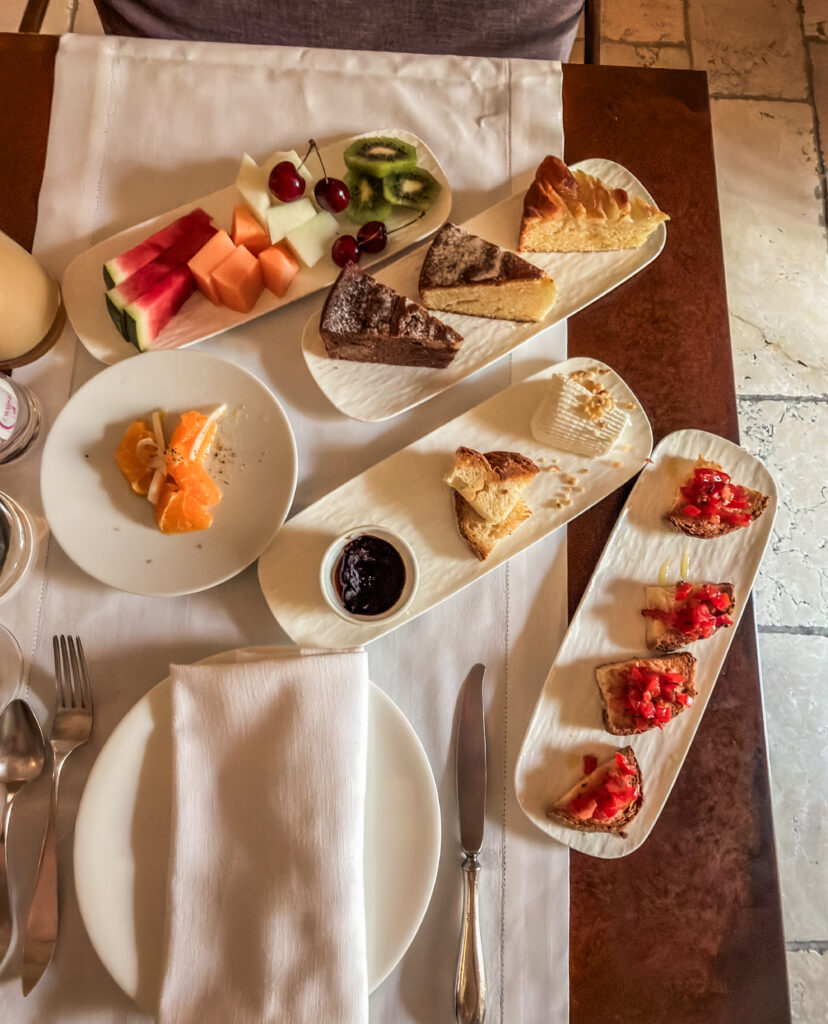 Je li ovo najromantičniji hotel u Italiji? Zavirite u luksuzne špilje Matere i hotel Corte San Pietro