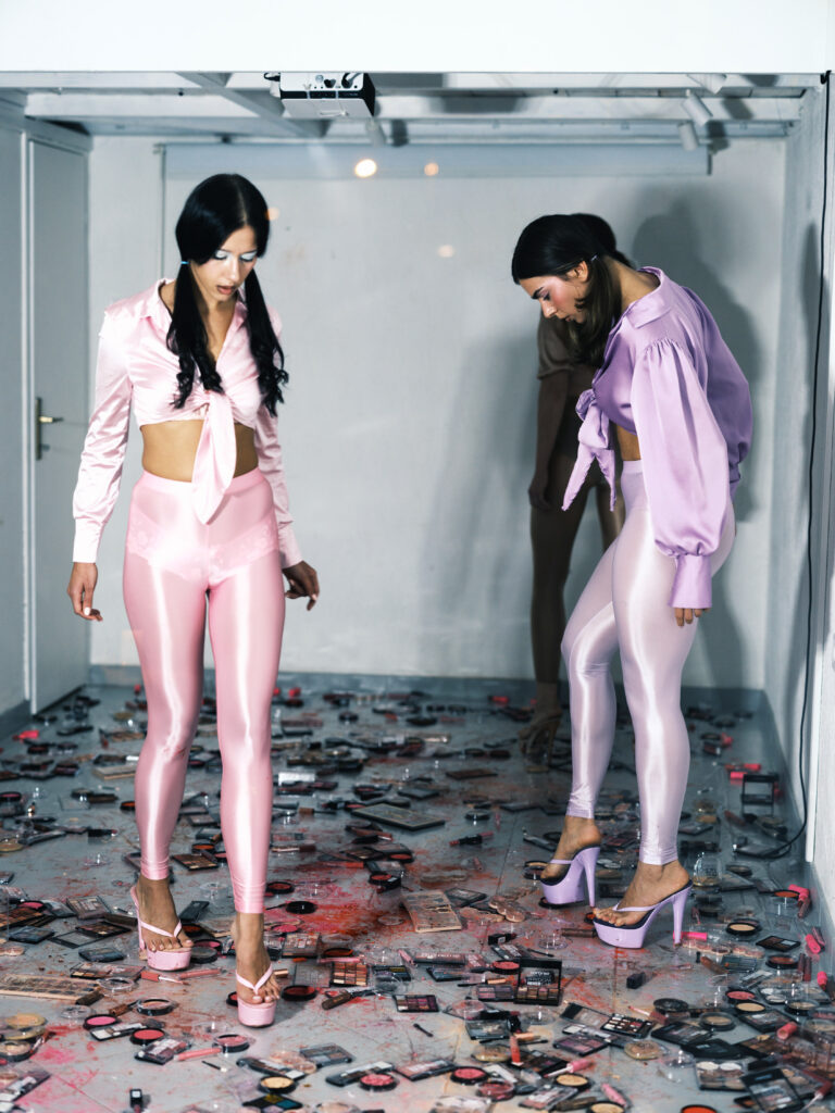 Nicole, Walking on Things (Make-up), KUĆĆA. Fotografija_ Matej Jurčević