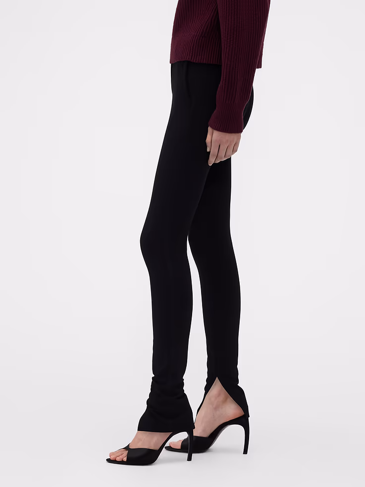 Gap x Victoria Beckham kolekcija je stigla i već nas je osvojila