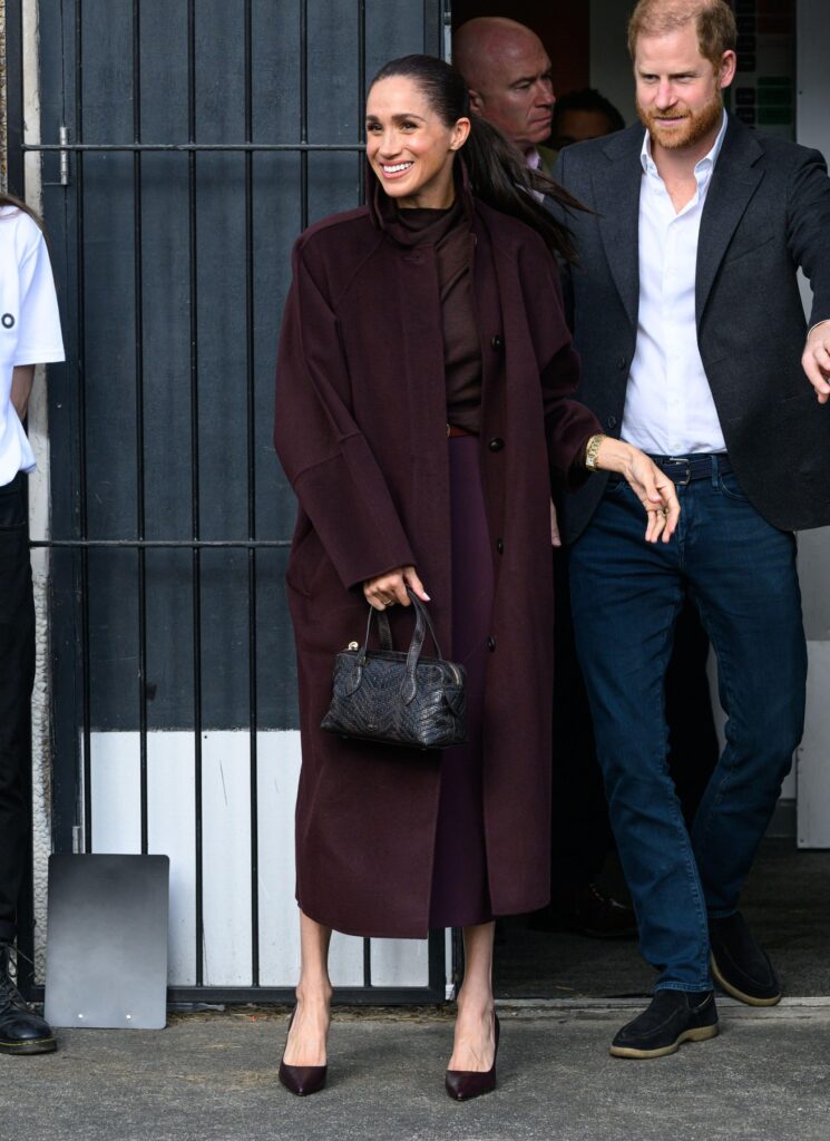Meghan Markle pokazala kako se nosi nova IT boja sezone – burgundy